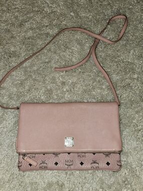 MCM Visetos Leather Crossbody Pouch Pink Clutch Bag w Strap Medium Luxury Logo